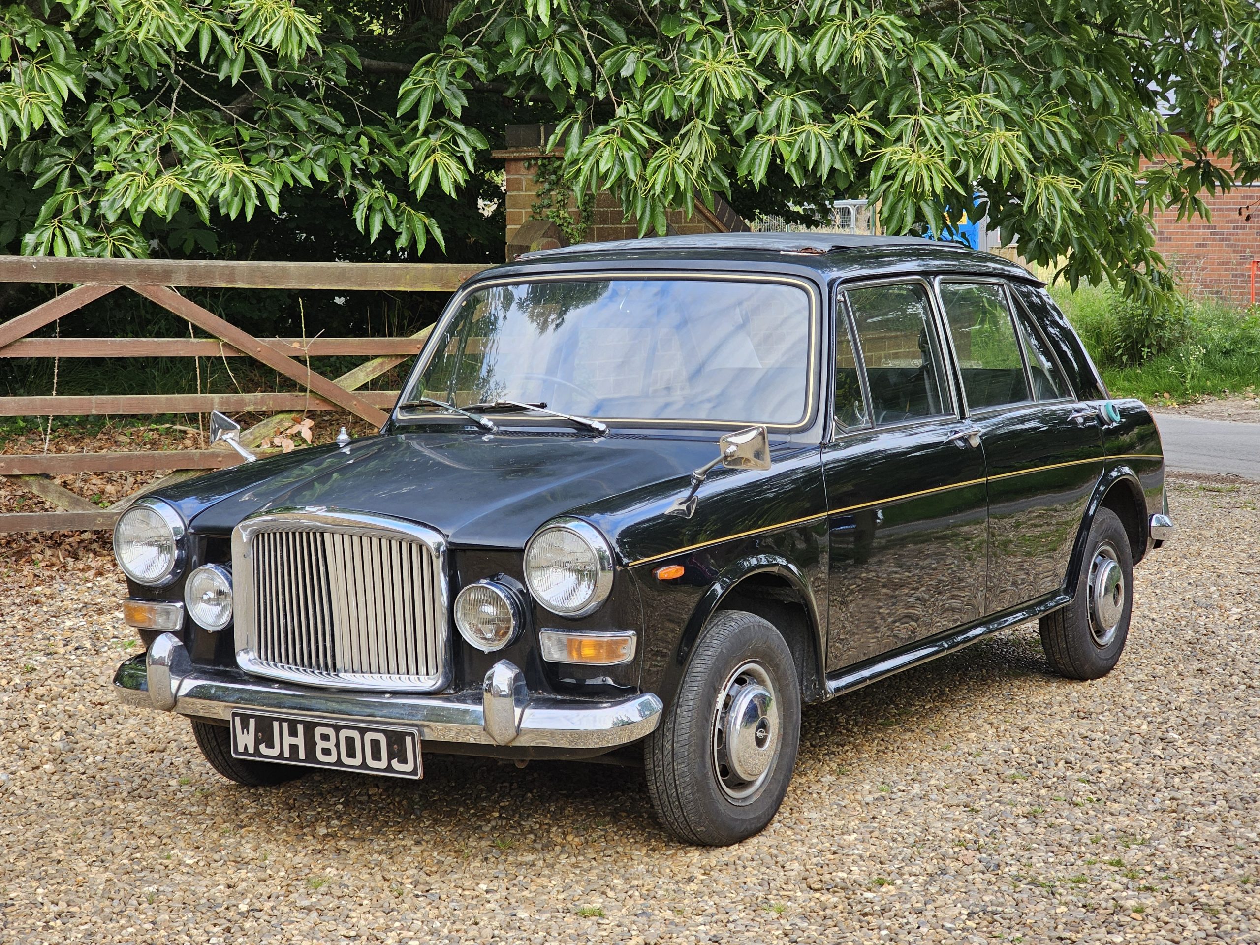 1971 Vanden Plas Princess 1300 (ADO16 ) - Rolling Restoration Project