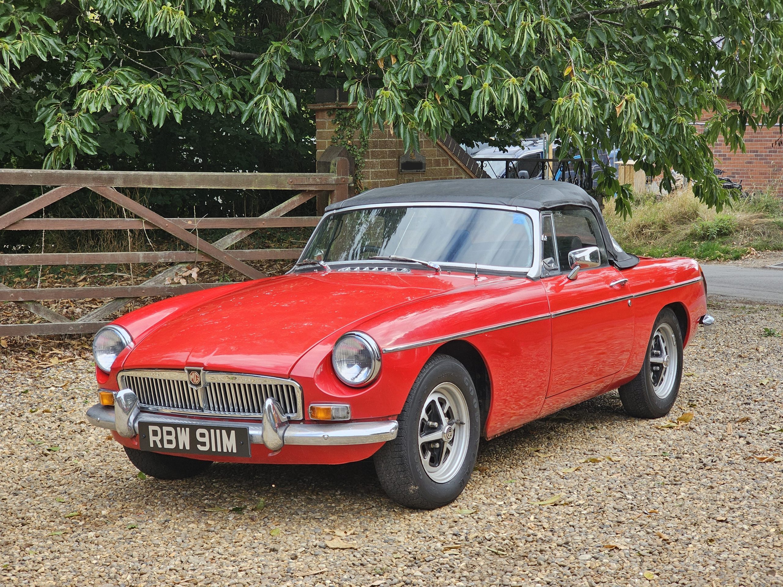 1974 MGB Roadster - Tartan Red, Overdrive (RBW 911M)